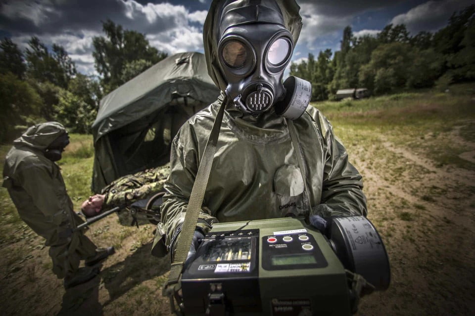 MIRA SAFETY CM-7M MILITARY CBRN GAS MASK W/ INCLUDED HYDRATION SYSTEM - Image 7
